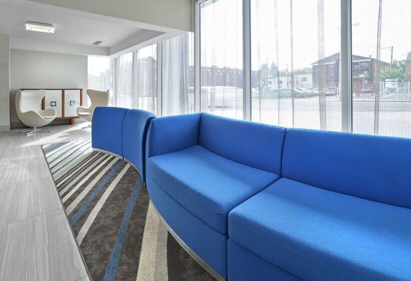 בית מלון כפרי Doubletree By Hilton Edmonton Downtown
