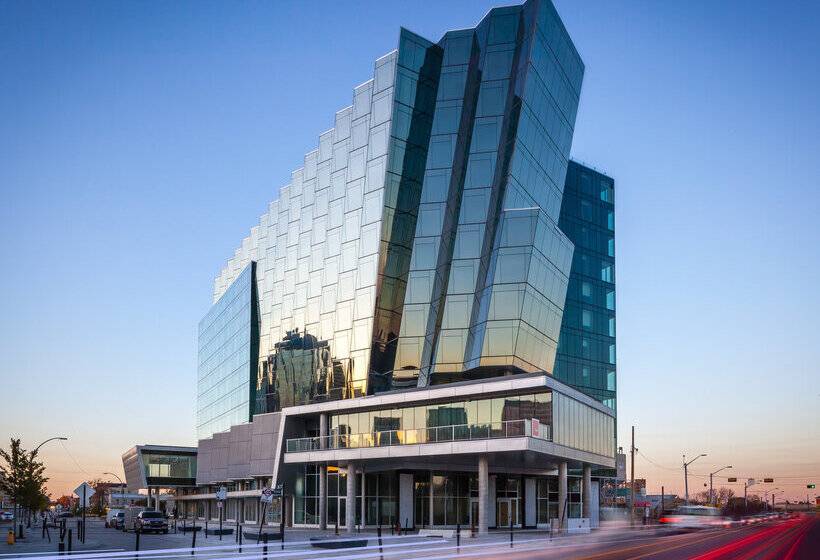 בית מלון כפרי Doubletree By Hilton Edmonton Downtown