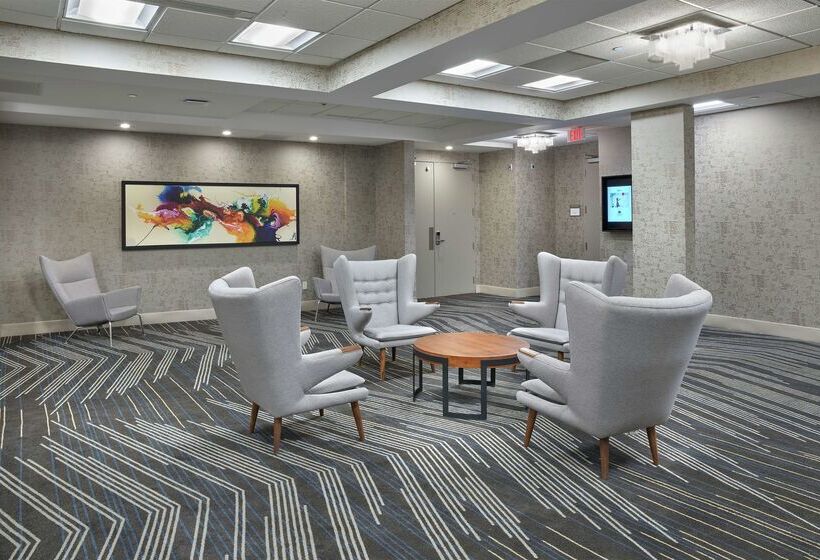בית מלון כפרי Doubletree By Hilton Edmonton Downtown