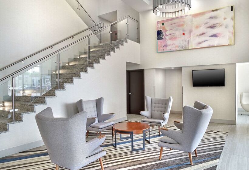 בית מלון כפרי Doubletree By Hilton Edmonton Downtown