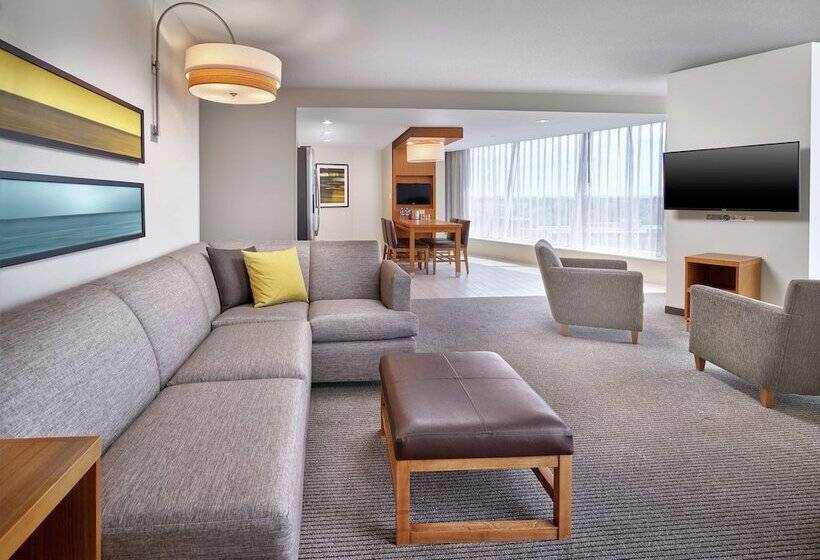 בית מלון כפרי Doubletree By Hilton Edmonton Downtown