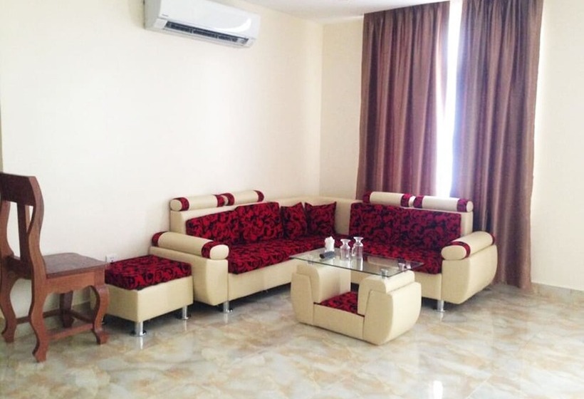 בית מלון כפרי Samnang Laor Phnom Penh