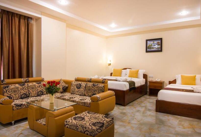 בית מלון כפרי Samnang Laor Phnom Penh