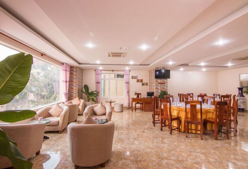 בית מלון כפרי Samnang Laor Phnom Penh