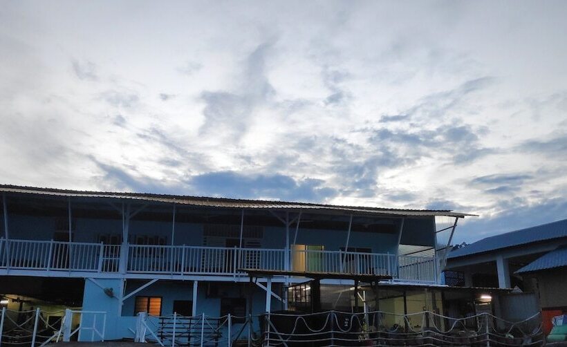پانسیون Pangkor Fishing Village Guest House