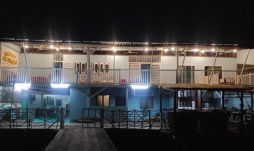 پانسیون Pangkor Fishing Village Guest House