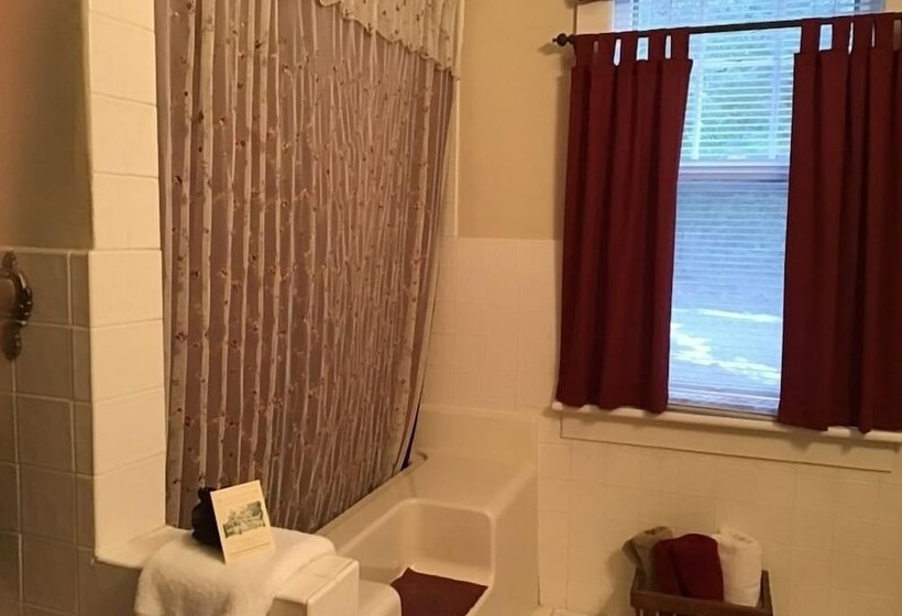 مبيت وإفطار Brookview Manor Inn