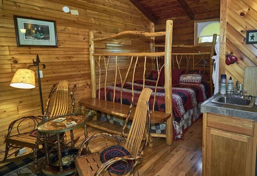 Bed and Breakfast Creekwalk Inn And Cabins