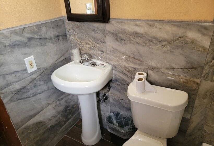 Budget Host Motel Gainesville