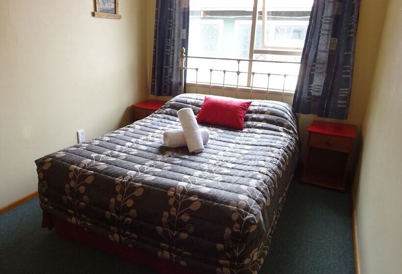 Glow Worm Accommodation   Hostel