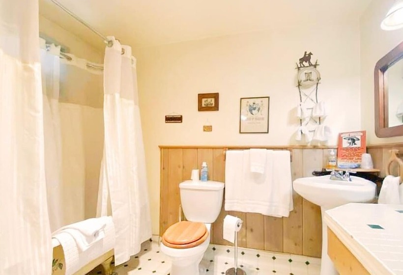 فندق Dawson House Lodge