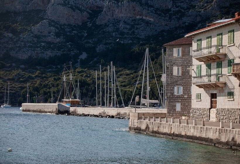 ホテル Apartments And Rooms By The Sea Komiza, Vis   2431