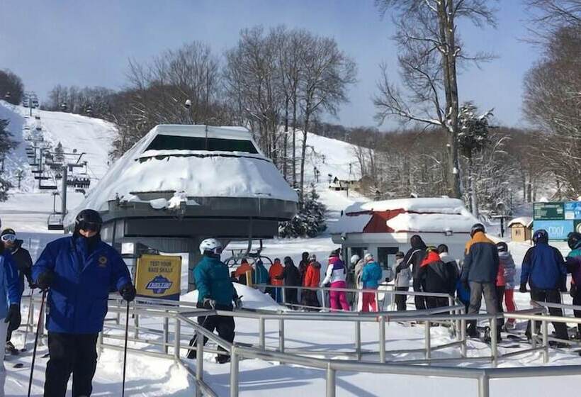 בית מלון כפרי Village Suites Bay Harbor