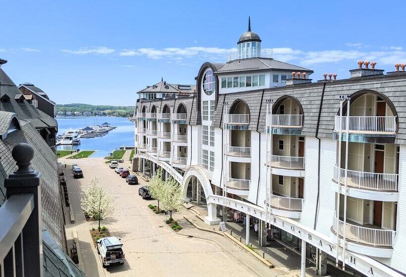 בית מלון כפרי Village Suites Bay Harbor