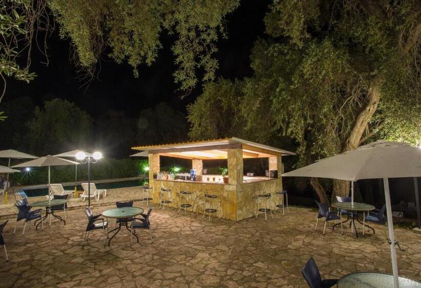 Amfitriti Hotel & Studios