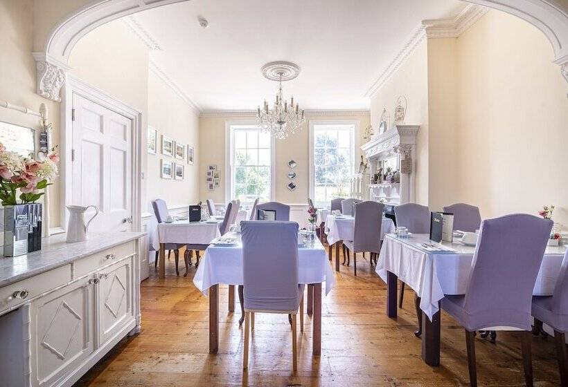 تختخواب و صبحانه Hamiltons Boutique