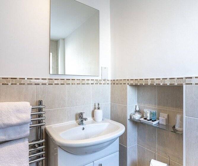 تختخواب و صبحانه Hamiltons Boutique