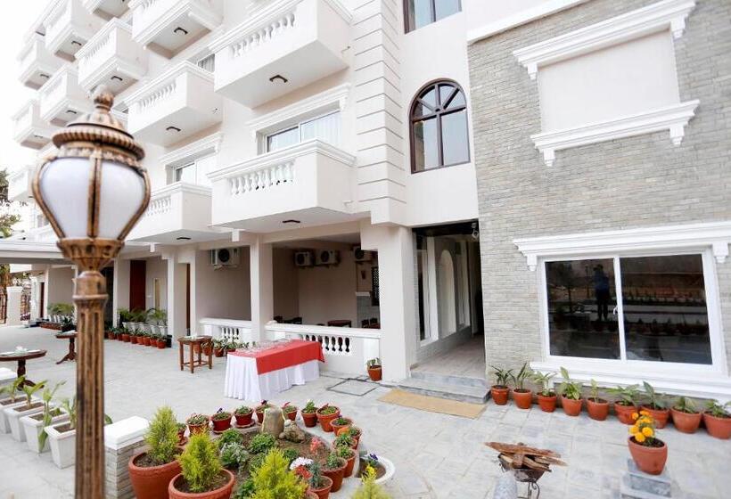 Da Yatra Courtyard Hotel & Resort