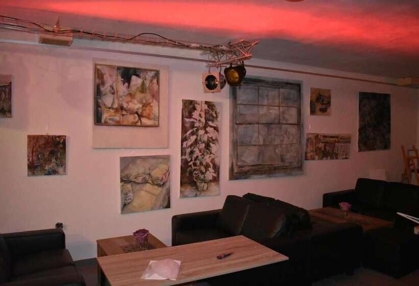 فندق Penzion A Restaurace Na Jízdárně