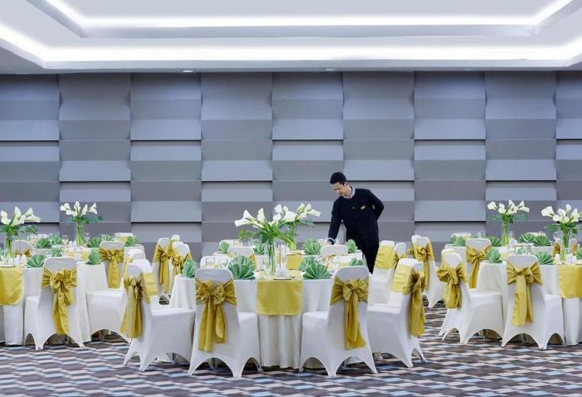 هتل Santika Kelapa Gading