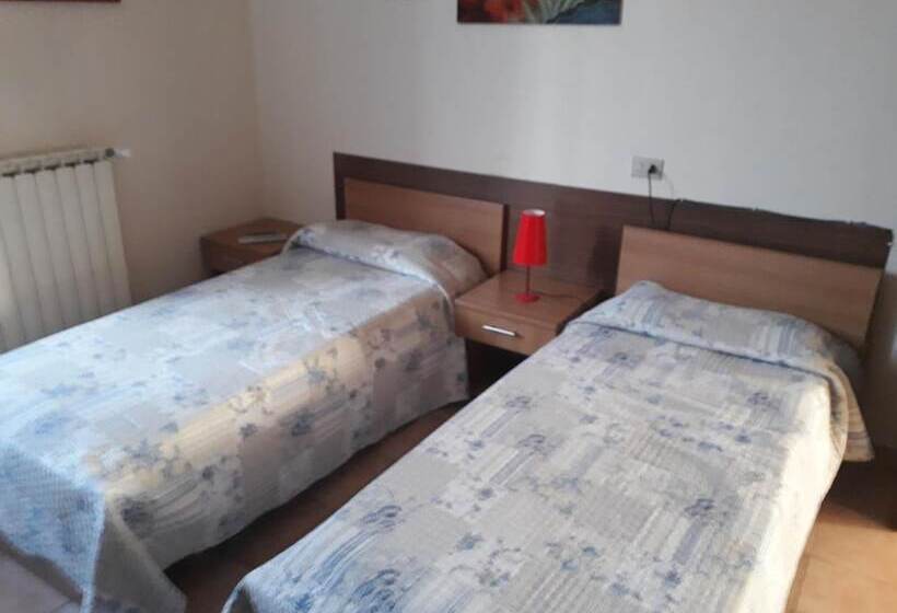 بنسيون La Corte Del Poeta