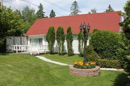 پانسیون Tara Manor Inn