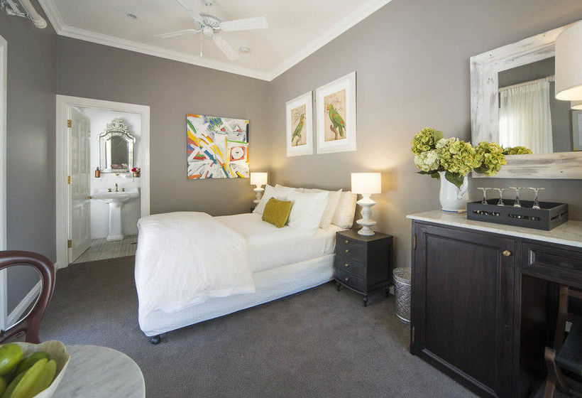 تختخواب و صبحانه Abelia House