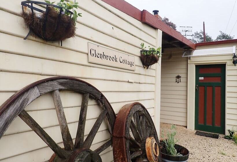 مبيت وإفطار Glenbrook House And Cottage