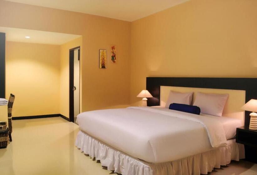 هتل Amazing Beach Resort Palu