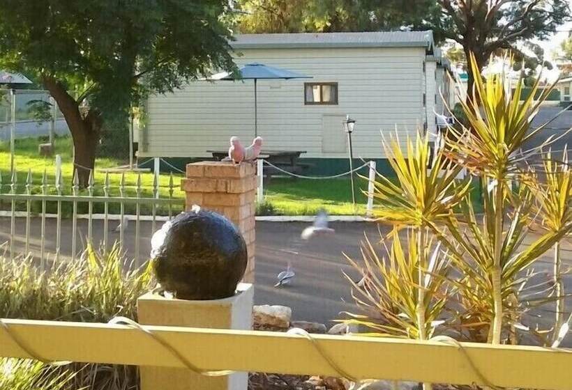 בית מלון כפרי Big4 Acclaim Prospector Holiday Park