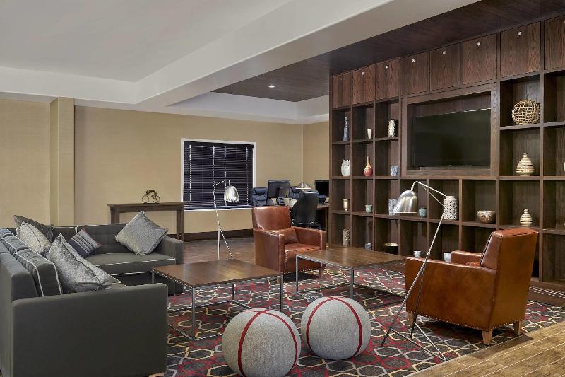 هتل Four Points By Sheraton Regina