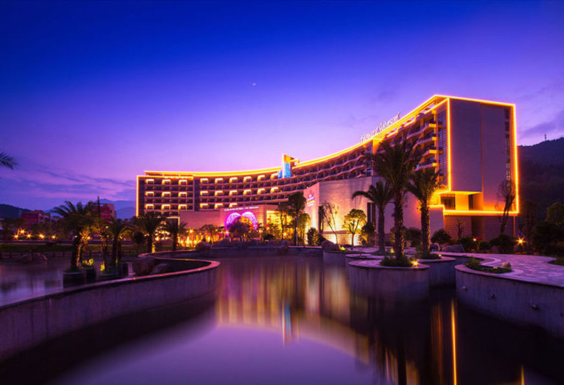 فندق Howard Johnson Hot Spring Resort Wugongshan