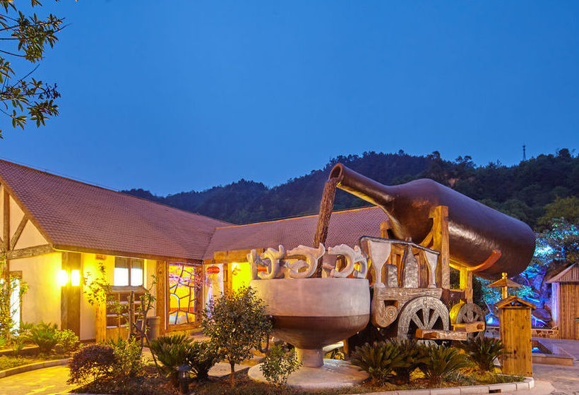 فندق Howard Johnson Hot Spring Resort Wugongshan