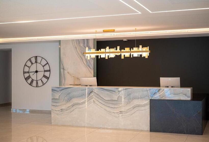 هتل Porto Platanias Village Resort