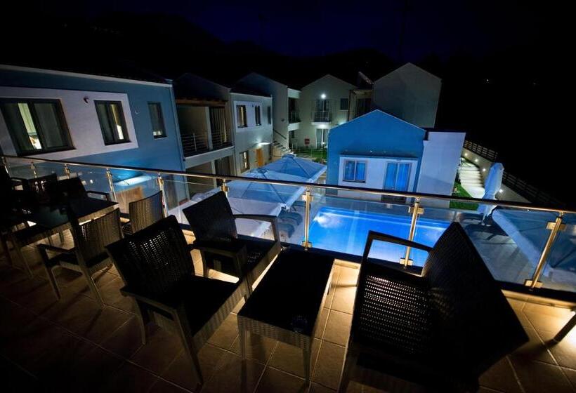 Mantinia Bay