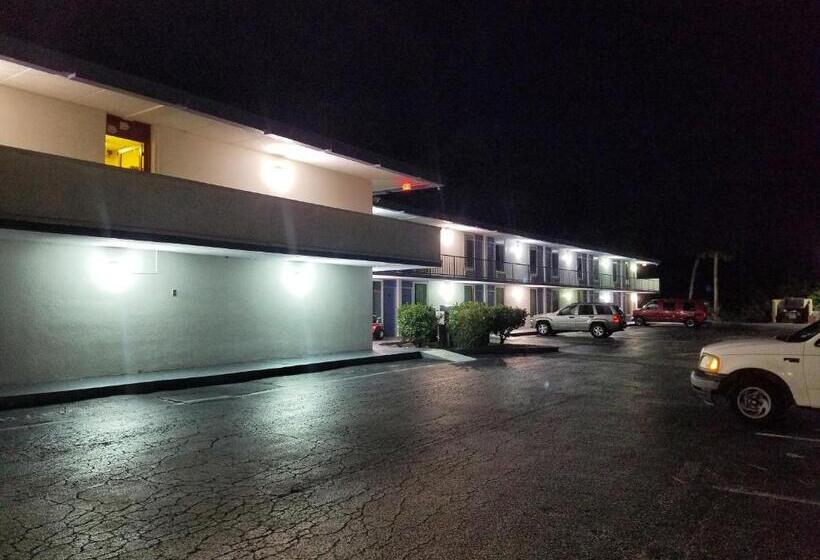 فندق على الطريق Econo Inn