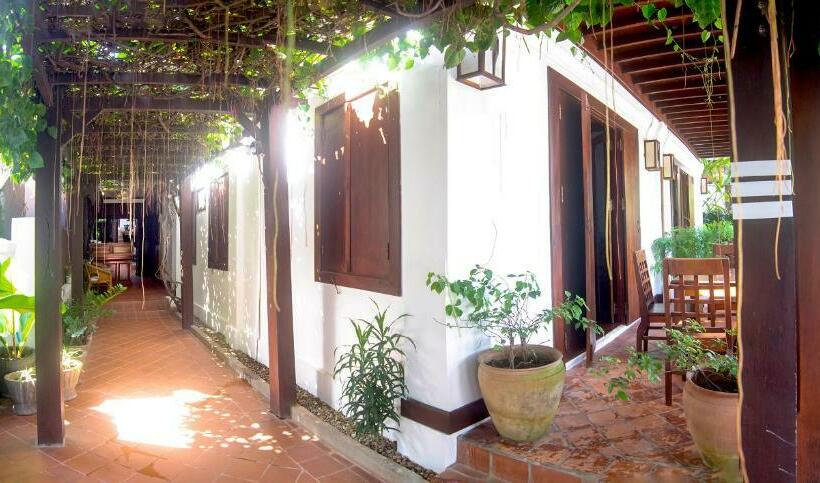 پانسیون Villa Khili Namkhan