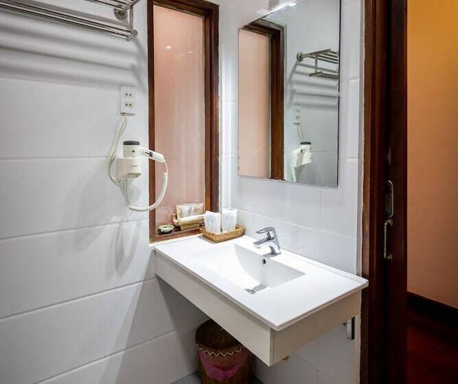 پانسیون Villa Khili Namkhan