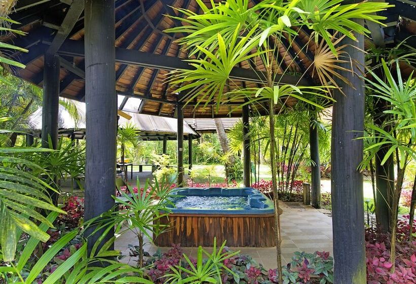 Ultiqa Fiji Palms Beach Resort