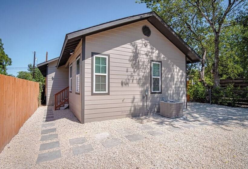 Delightfully Renovated 4 Br/2 Ba Near Dt Riverwalk