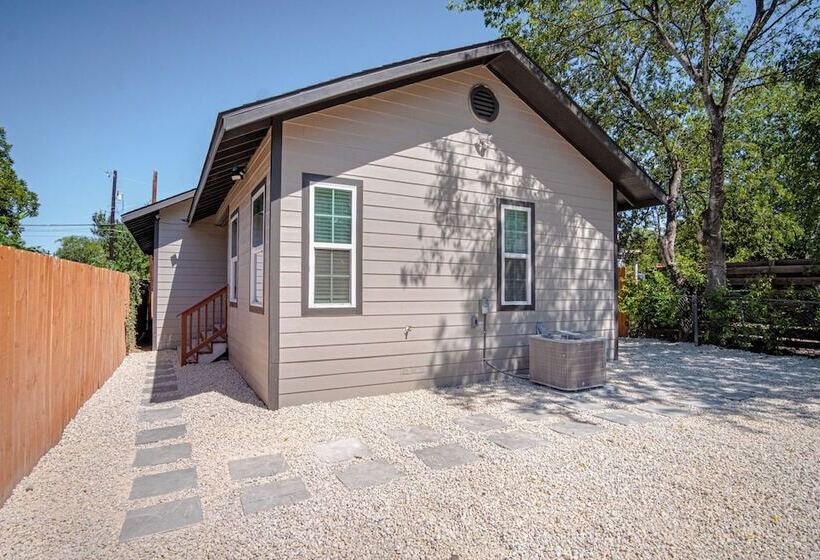 Delightfully Renovated 4 Br/2 Ba Near Dt Riverwalk