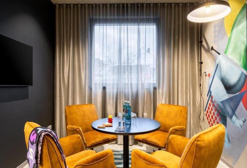 هتل Moxy Dortmund City