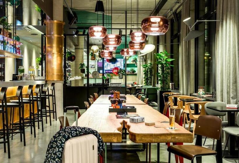 هتل Moxy Dortmund City