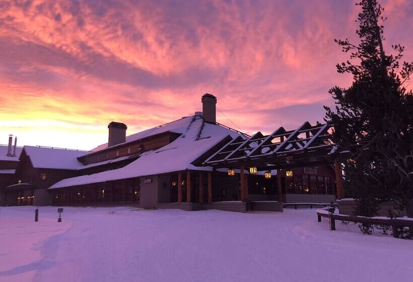 渡假胜地  Old Faithful Snow Lodge & Cabins   Inside The Park