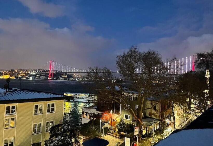 Kuzguncuk Bosphorus