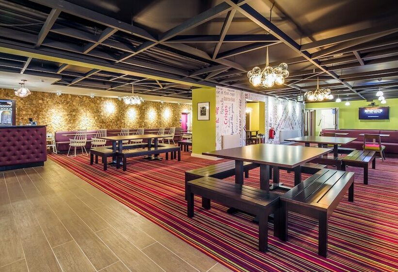 هاستل Safestay London Kensington Holland Park