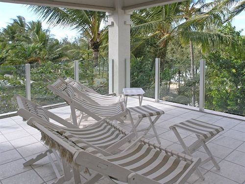 酒店 Island Views Beachfront Apartments