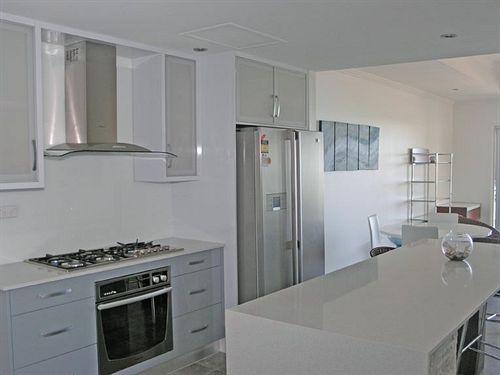 酒店 Island Views Beachfront Apartments