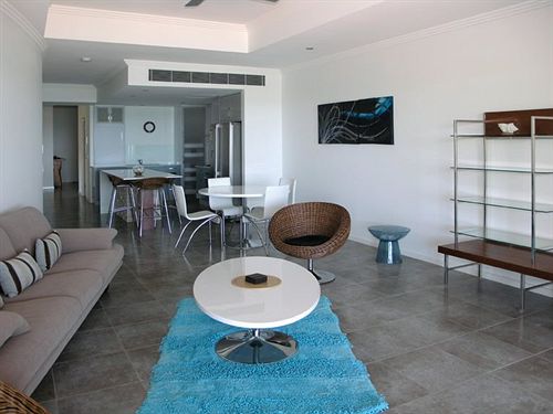 酒店 Island Views Beachfront Apartments