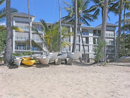 酒店 Island Views Beachfront Apartments